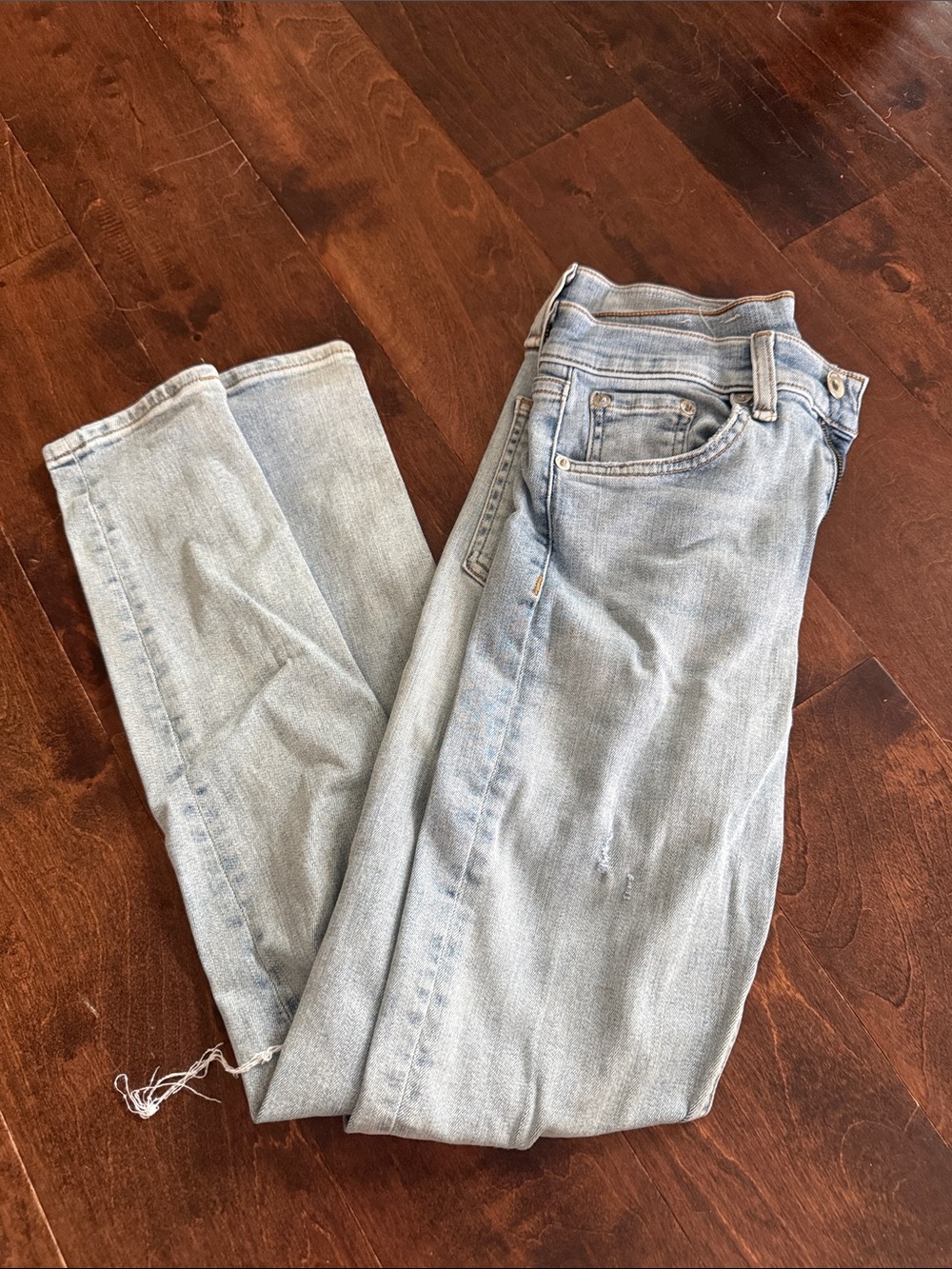 Light Wash Women's Jeans - Classic Skinny Fit